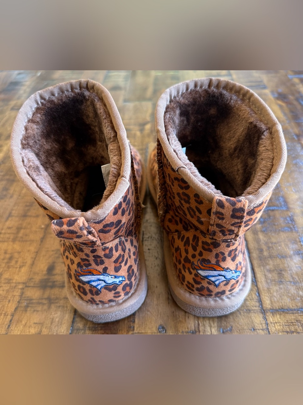 NFL Denver Broncos Leopard Boots • Women’s 8 • Crystal Logo • Faux Fur • - Picture 4 of 10